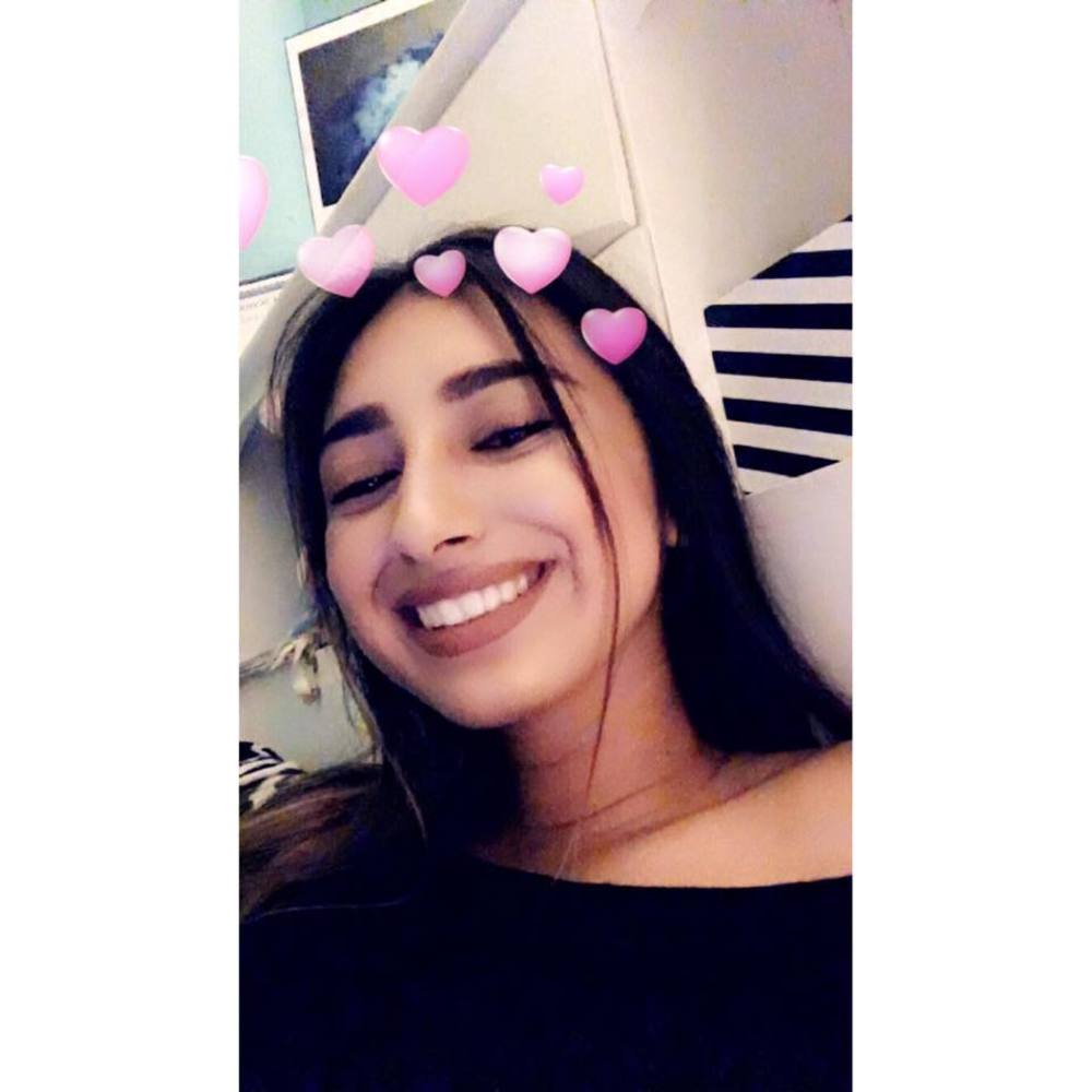 Meet your Posher, Estela